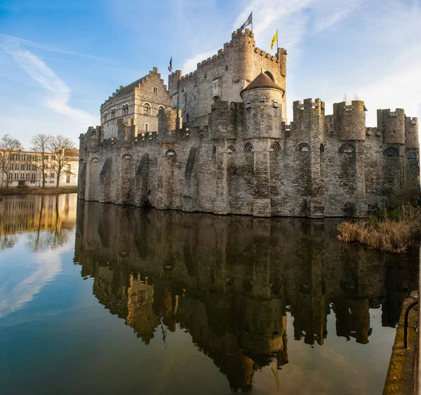 在根特，比利时佛兰德伯爵城堡城堡 免版税图库图片
