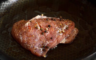 Biftek, baharatlı ızgara et.