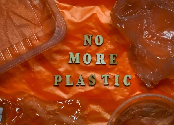 Напис Більше Пластичний Оранжевому Поліетилені Концепція Порятунку Землі Від Пластикового — стокове фото