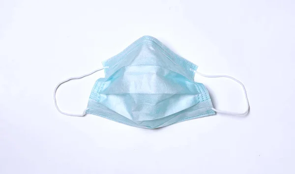 Beyaz arka planda tıbbi koruyucu maske