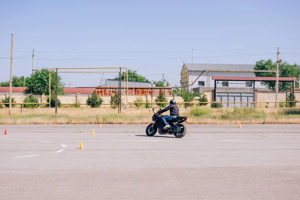 Plattform Für Das Erlernen Des Motorradfahrens Unterricht Der Motorradschule Fahrradfahrkurse — Stockfoto