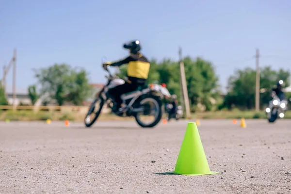 Cono Verde Primer Plano Sitio Para Los Ciclistas Conos Tráfico — Foto de Stock