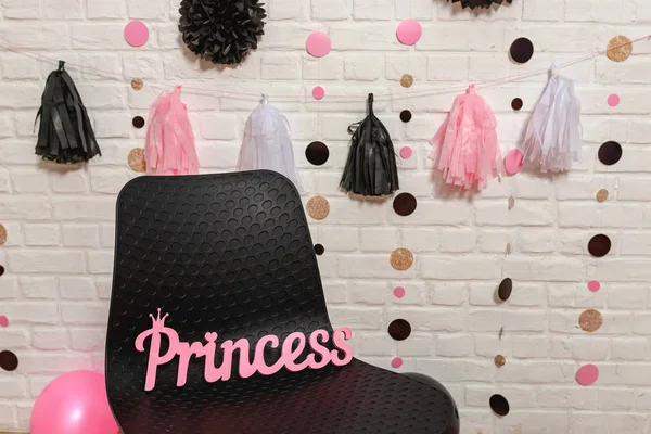 Doğum Günü Partisini Düzenlemek Için Pembe Siyah Prenses Tarzı Bir — Stok fotoğraf