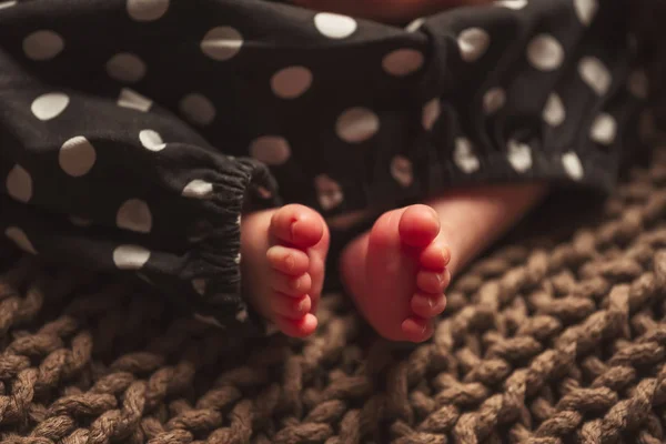 Legs Newborn Baby Close Legs Baby Black Suit White Polka — Stock Photo, Image