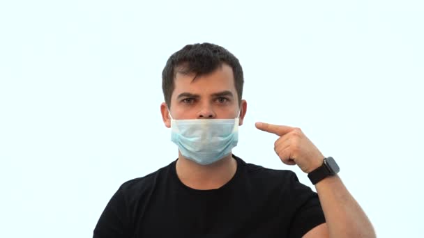 Ein Mann Medizinischer Maske Medizinische Gesichtsmaske Falscher Schutz Gegen Die — Stockvideo