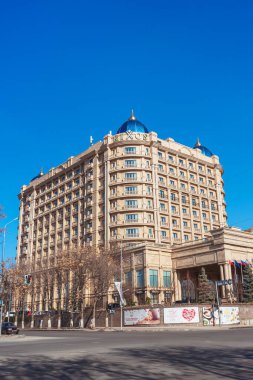Şymkent, Kazakistan, 02.19.2020, Rixos otel binasının ön cephesi.