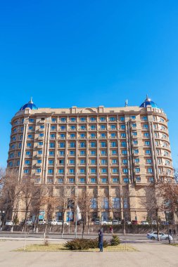 Şymkent, Kazakistan, 02.19.2020, Rixos otel binasının ön cephesi.