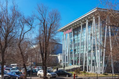 Şymkent, Kazakistan, 02.19.2020, Bank Forte binasının ön cephesi, Şymkent 'teki Bank Forte başkanı