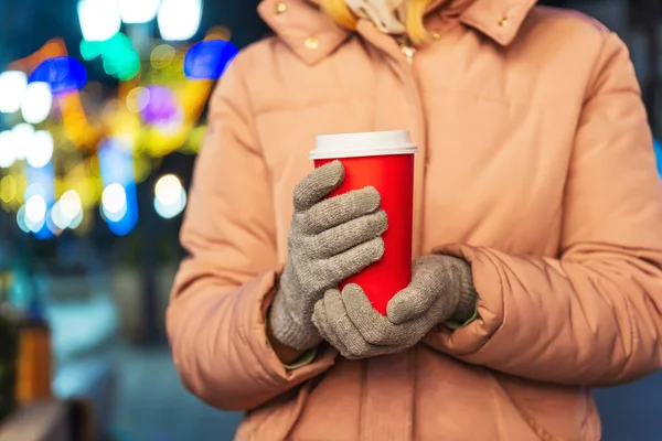 Red Plastic Cup Coffee Hand Close Takeaway Coffee Hand Winter — Stock Photo, Image