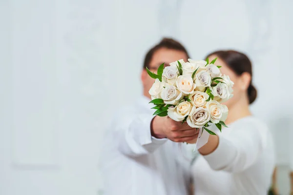 Wedding Bouquet Cream Roses Hands Newlyweds Bouquet White Lilac Beige — Stock Photo, Image