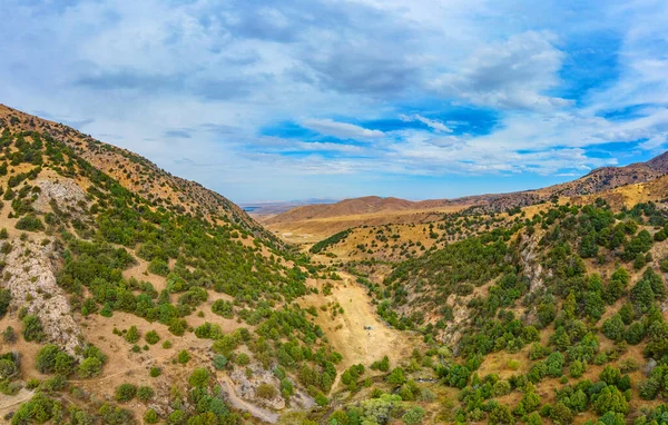 南カザフスタンのサラーム スー峡谷のパノラマ サイラム ウガム自然公園 中央アジアの山の麓の質感 Sairamsu — ストック写真
