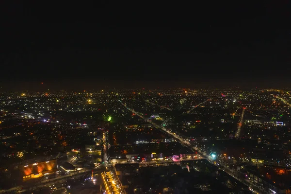 シムケント市 カザフスタン 2020 空気から街の景色を新年の敬礼 大晦日の花火カウントダウンで街の景色 — ストック写真