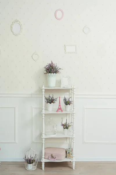 Bookcase Shabby Chic Decor Wall White Classic Wallpaper Lavender White — Stock Photo, Image