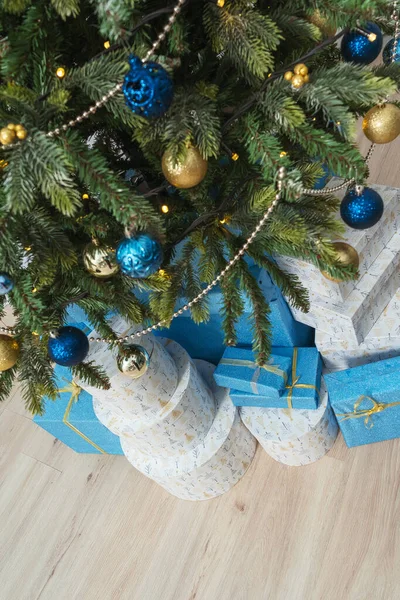 Gift Boxes Christmas Tree Close Gifts Christmas Tree Blue White — Stock Photo, Image