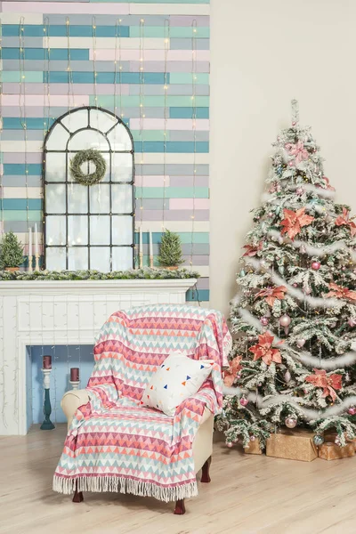 Een Kamer Met Een Kerstversiering Roze Blauwe Witte Tinten Een — Stockfoto