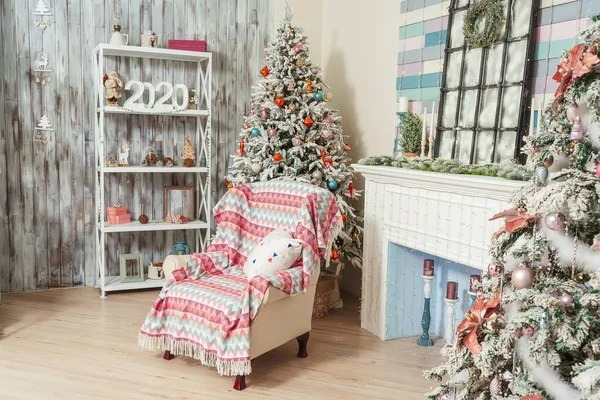 Een Kamer Met Een Kerstversiering Roze Blauwe Witte Tinten Een — Stockfoto