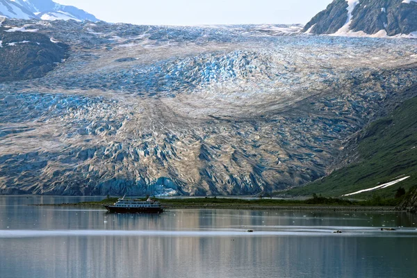 Výletní loď v Glacier bay — Stock fotografie