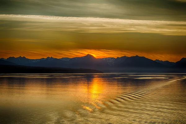 Salida del sol en Alaska Imágenes de stock libres de derechos