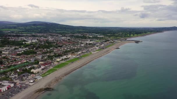 Luchtfoto van Bray Head in county Wicklow Ierland — Stockvideo