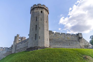 Warwickshire, İngiltere 'deki Ortaçağ Warwick kalesi