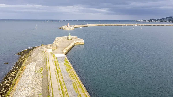 Flygfoto över Howth Harbour and village, Irland — Stockfoto