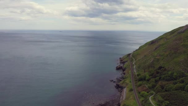 Widok z lotu ptaka na Bray Head w hrabstwie Wicklow Ireland — Wideo stockowe