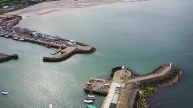 Howth Limanı ve İrlanda köyünün hava manzarası