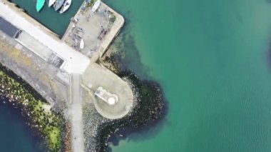 Howth Limanı ve İrlanda köyünün hava manzarası