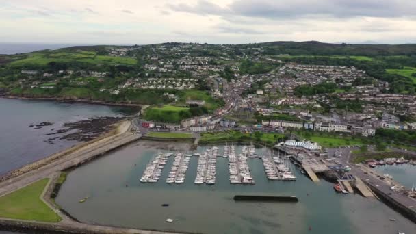 Letecký pohled na Howth Harbour a vesnici, Irsko — Stock video