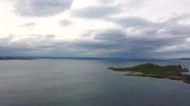 Howth Limanı ve İrlanda köyünün hava manzarası