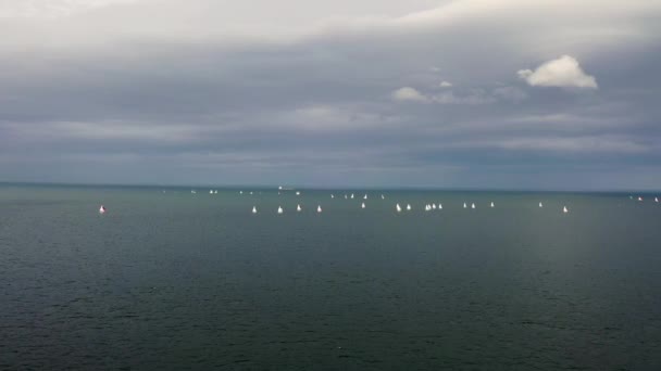 Pemandangan udara kapal layar, kapal dan kapal pesiar di pelabuhan Dun Laoghaire, Irlandia — Stok Video