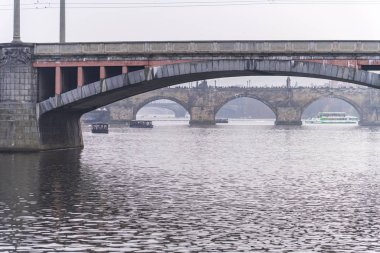 Tarihi Charles Köprüsü veya Karluv Most ve Vltava Nehri, Prag, Çek Cumhuriyeti