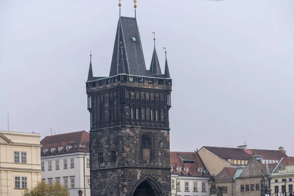 Prag, Çek Cumhuriyeti, Prag çatı üstleri görünümünü başkenti şehir manzaralı — Stok fotoğraf