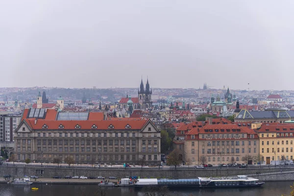 Město pohled na prahu, hlavní město České republiky, pohled na střechách Praha — Stock fotografie