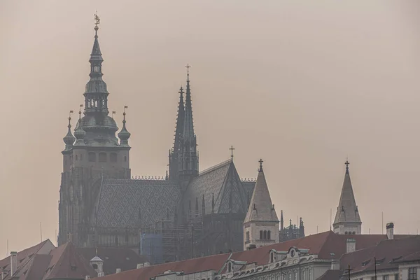 Видом на місто Прага, столиця Чехії, перегляд Празьких дахів міста — стокове фото