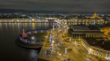 St. Petersburg Borsası ve Rostral Sütunları 'nın hava manzarası, St Petersburg, Rusya