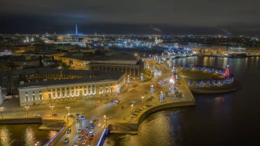 St. Petersburg Borsası ve Rostral Sütunları 'nın hava manzarası, St Petersburg, Rusya