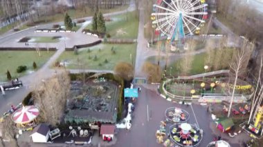 Rusya, Saint Petersburg 'daki Gagarin Parkı ve Zafer Parkı yakınlarındaki eğlence parkının havadan görüntüsü