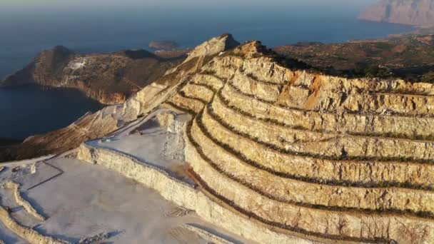 Vue aérienne d'une mine de gypse sur la côte de Crète, Grèce 