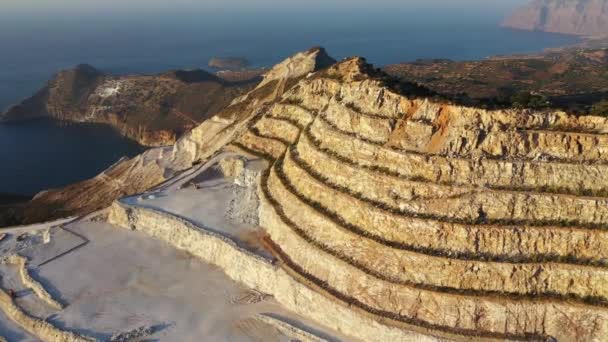 Повітряний вид на шахту - кар "єр на узбережжі Криту (Греція). — стокове відео