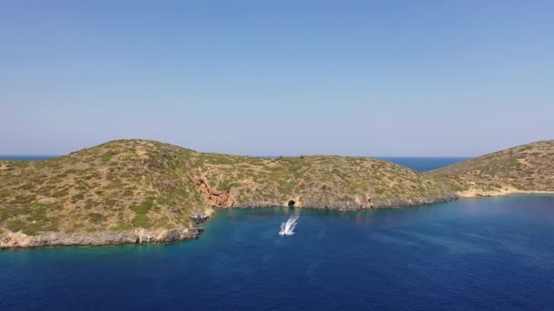 Vue aérienne des bateaux dans la mer Méditerranée, Crète, Grèce — Video