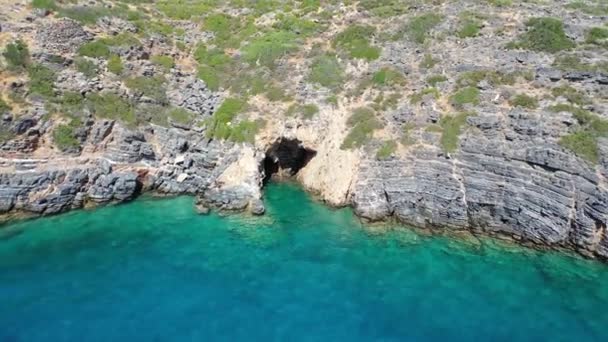 Vista aérea da Ilha Kalydon, Creta, Grécia — Vídeo de Stock