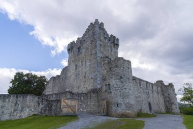 Killarney, Co. Kerry İrlanda yakınlarındaki Ross Kalesi