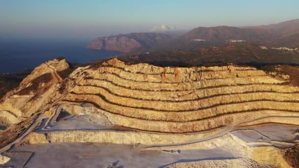 Vue aérienne d'une mine de gypse sur la côte de Crète, Grèce 
