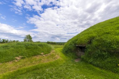 Boyne Vadisi, İrlanda 'daki Neolitik Geçit Tepesi Mezarlarını Bilir