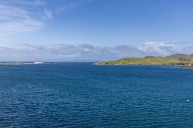 Cromwell Point Valentia Adası Deniz Feneri güzel bir görünüm. Vahşi Atlantik Yolu'nda görülmeye değer yerler. Güneşli yaz gününde Manzara İrlanda countyside, County Kerry, İrlanda.