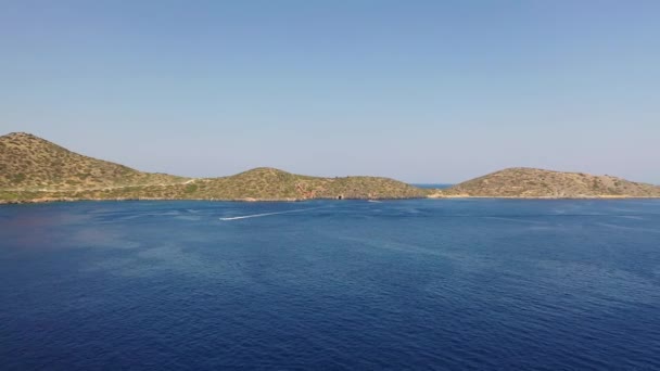 Luchtfoto van boten in de Middellandse Zee, Kreta, Griekenland — Stockvideo