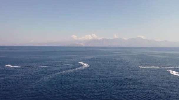 Vue aérienne des bateaux dans la mer Méditerranée, Crète, Grèce 