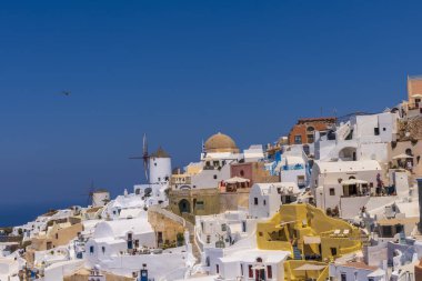 Yunanistan 'ın Santorini adasının başkenti Fira' dan deniz manzarası