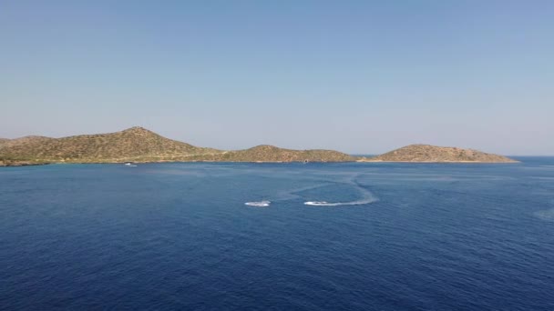 Luchtfoto van boten in de Middellandse Zee, Kreta, Griekenland — Stockvideo